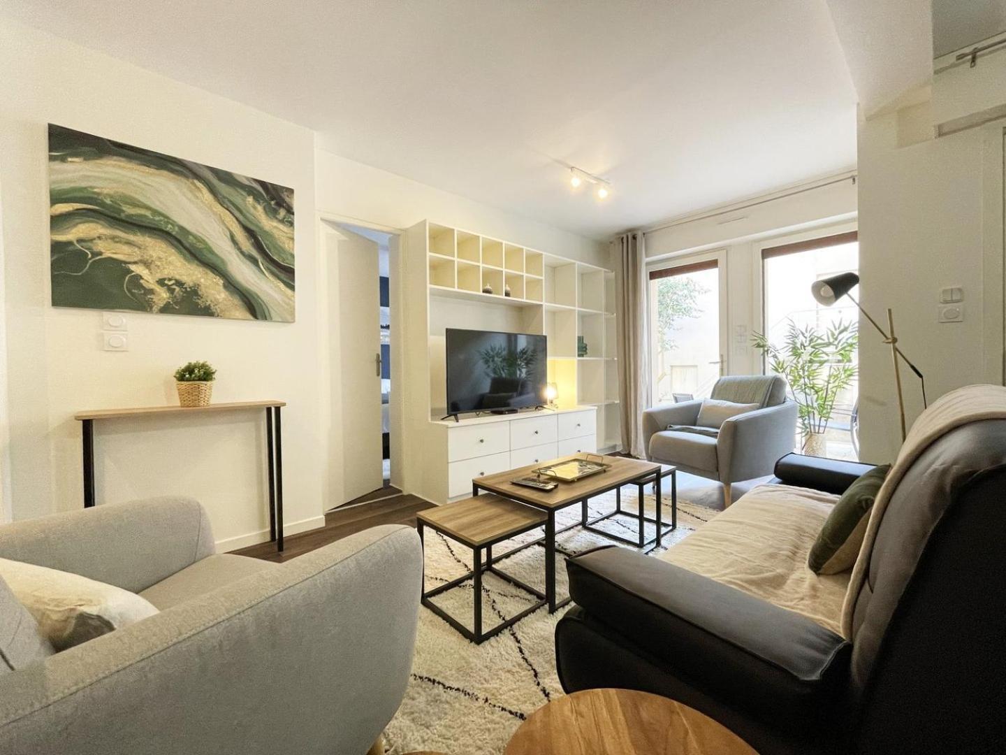 Le Patio De La Reine Berthe - Parking Included Appartement