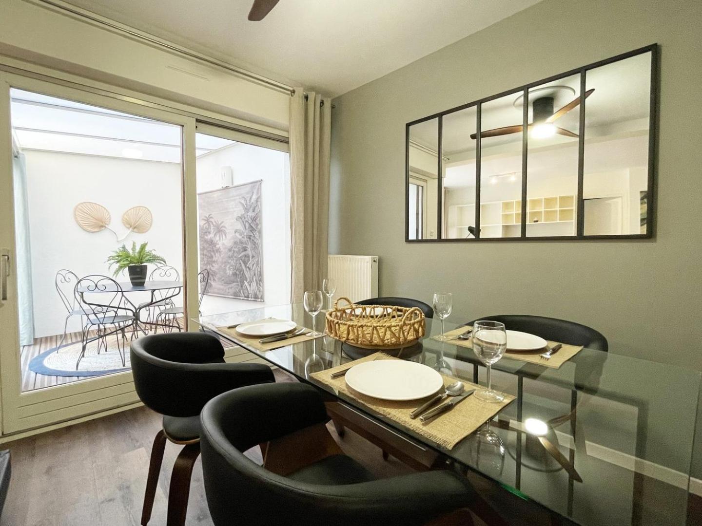 Le Patio De La Reine Berthe - Parking Included Appartement